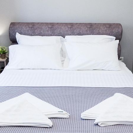 Апартаменты A Spacious Brand New Studio Ideal For 2 A Афины Экстерьер фото
